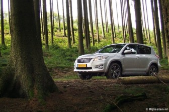 Toyota RAV4 2.2 D-4D D-CAT Executive Business title=